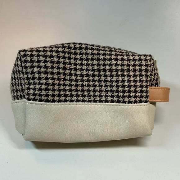 Hackett London Turkish Airlines Business Class Amenity Kit, Toiletry Bag. - Picture 6 of 7